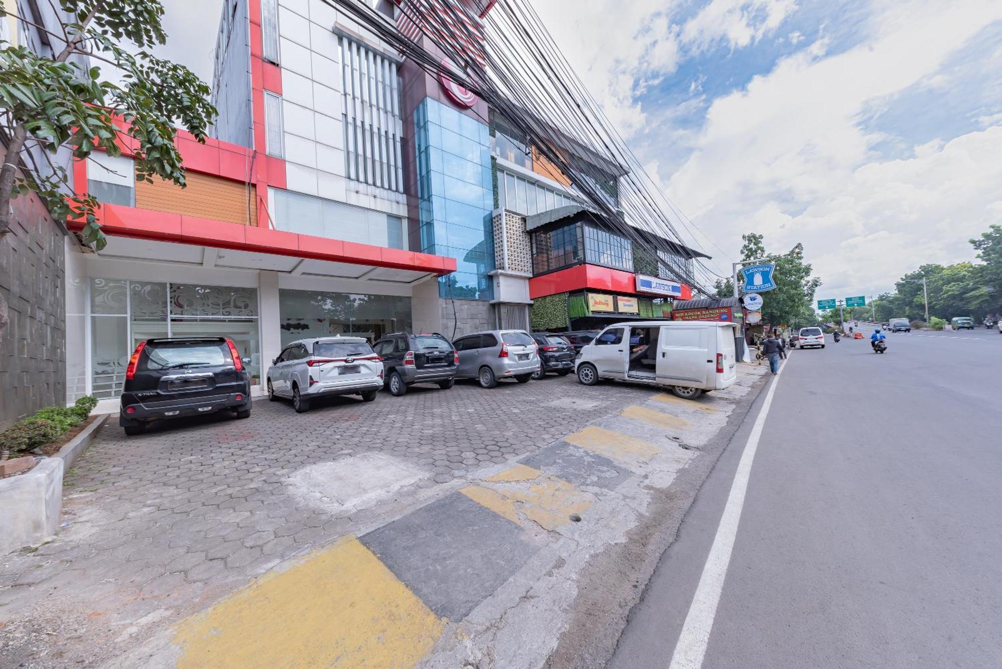 Sans Hotel Diemdi Kiaracondoong Bandung Exterior foto